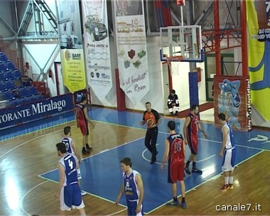 Basket, Latina strapazza i fondani della Virtus