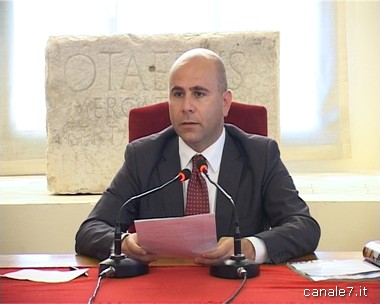 conferenza stampa sindaco de meo 31 5 12_comp