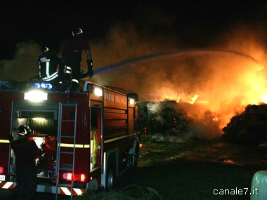 Incendio all’ex Pam