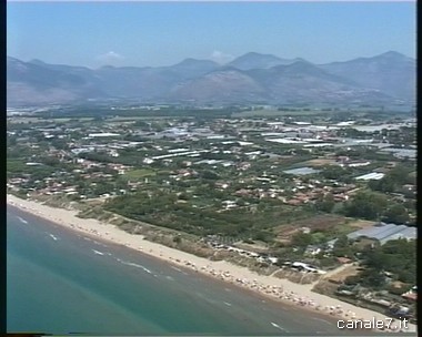 Amianto sotto le dune di sabbia. Sigilli della Capitaneria di porto di Gaeta