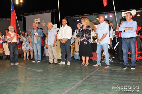 Cerimonia di chiusura per il Festival del Folklore con commiato degli organizzatori