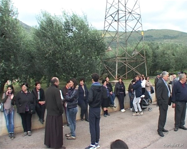 ELETTROSMOG, IL PRESIDIO DEI RESIDENTI DELLE QUERCE