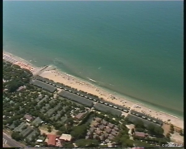 FRANGIFLUTTI ABUSIVI SUL LIDO DI FONDI, SCATTANO I SIGILLI