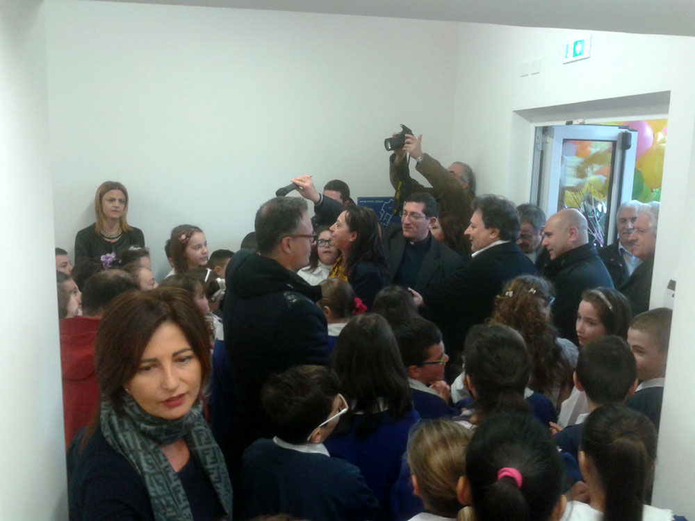 inaugurazione scuola plus portone della corte (gonzaga)