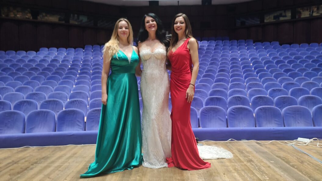 Viola Sofia, Elena Rossi e Marika Franchino. Italian Trio Soprano