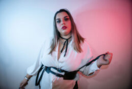 “Eva” è il nuovo singolo di Federica Casiglia, funk ribelle e autentico dal 13 maggio in radio